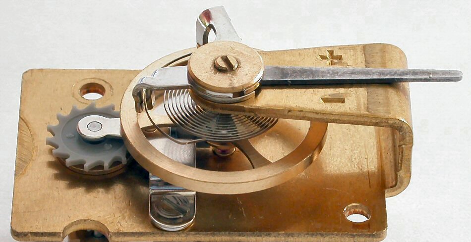 escapement platform with a plastic escape wheel in a modern Kieninger clock