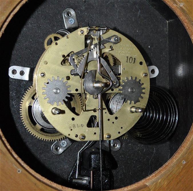 Korean wall clock mechanism showing the new thinner mainsprings